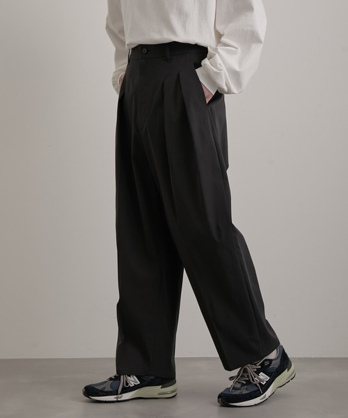 JUNRED（ジュンレッド）の「インタックアーチワイドパンツ（その他パンツ・メンズ・チャコールグレー/ホワイト系その他・S/M/L）」の3枚目の写真