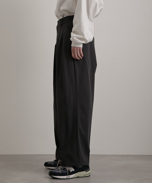 JUNRED（ジュンレッド）の「インタックアーチワイドパンツ（その他パンツ・メンズ・チャコールグレー/ホワイト系その他・S/M/L）」の8枚目の写真