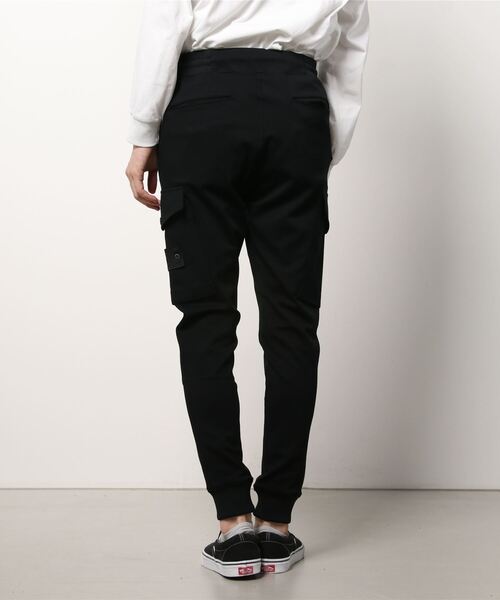 1 piu 1 uguale 3(ウノピゥウノウグァーレトレ)の「1piu1 uguale3/ウノ ピゥ ウノ ウグァーレ トレ/CARGO PANTS(カーゴパンツ・メンズ・ブラック・4/3/5)」の2枚目の写真