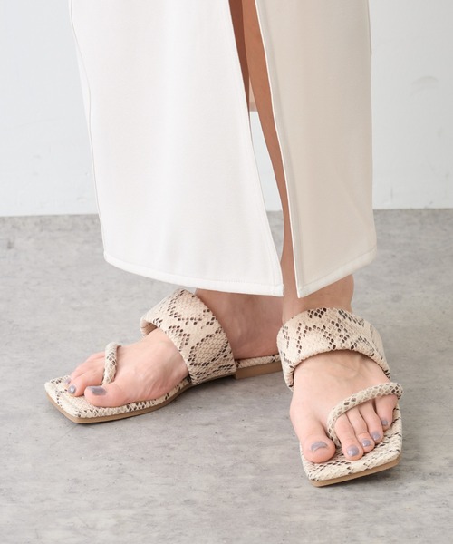 COLONY 2139（コロニートゥーワンスリーナイン）の「インステップカバートングサンダル（サンダル・レディース・グレー/ブラック/オフホワイト・22.5/24.5/23.5）」の21枚目の写真