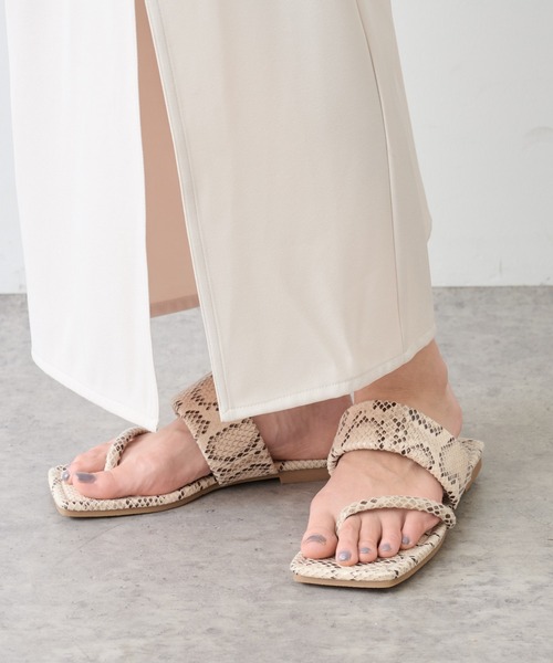 COLONY 2139（コロニートゥーワンスリーナイン）の「インステップカバートングサンダル（サンダル・レディース・グレー/ブラック/オフホワイト・22.5/24.5/23.5）」の22枚目の写真