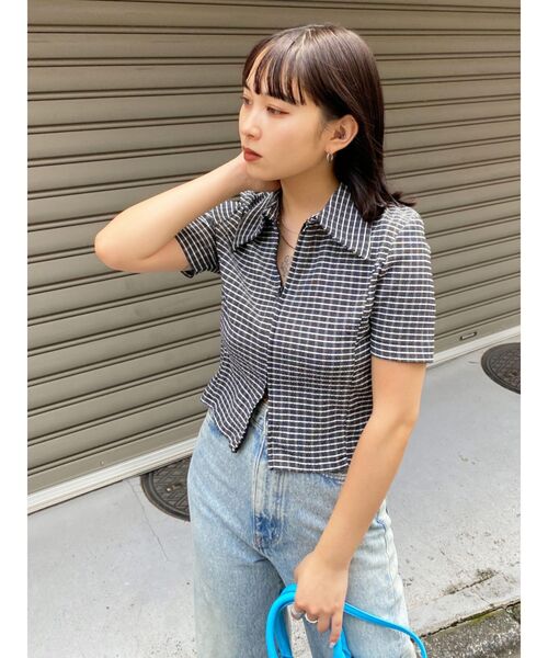 EMODA（エモダ）の「コンパクトショートシャツトップ（シャツ/ブラウス・レディース・その他/その他1/ブラック・FREE）」の2枚目の写真