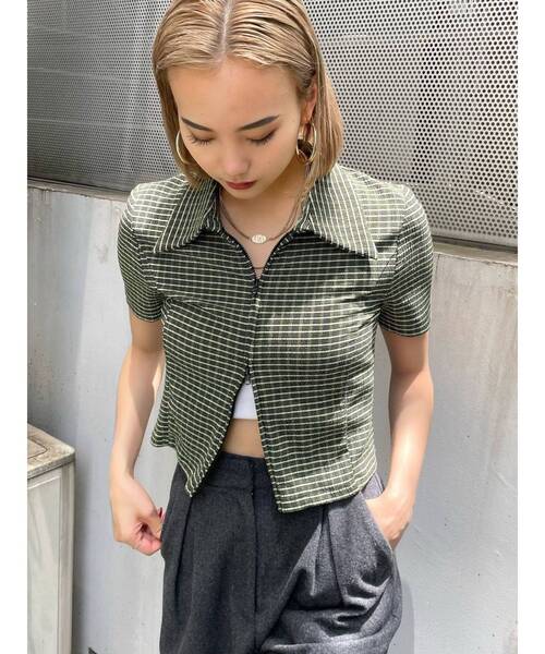 EMODA（エモダ）の「コンパクトショートシャツトップ（シャツ/ブラウス・レディース・その他/その他1/ブラック・FREE）」の4枚目の写真