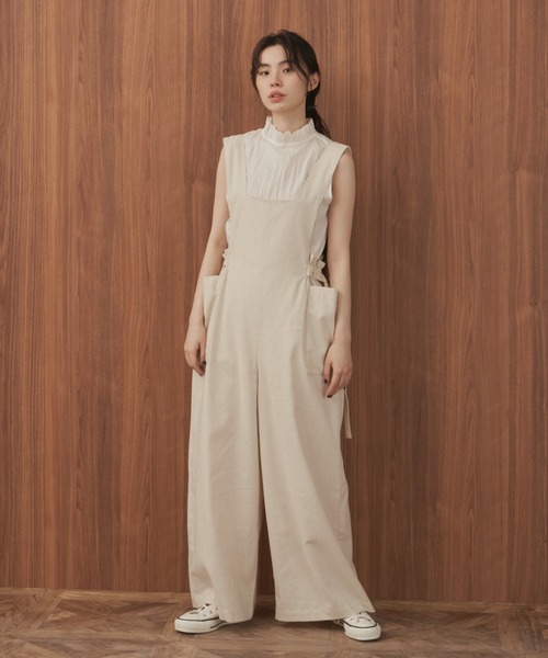 Libra Cue(リブラ キュー)の「“ドライタッチサロペット” ウエスト位置を高く見せてくれるデザインと、サラリとしたコットン素材が大人カジュアルを叶えるサロペット(サロペット/オーバーオール・レディース・ブラック/アイボリー・FREE)」の15枚目の写真