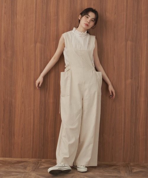 Libra Cue(リブラ キュー)の「“ドライタッチサロペット” ウエスト位置を高く見せてくれるデザインと、サラリとしたコットン素材が大人カジュアルを叶えるサロペット(サロペット/オーバーオール・レディース・ブラック/アイボリー・FREE)」の7枚目の写真