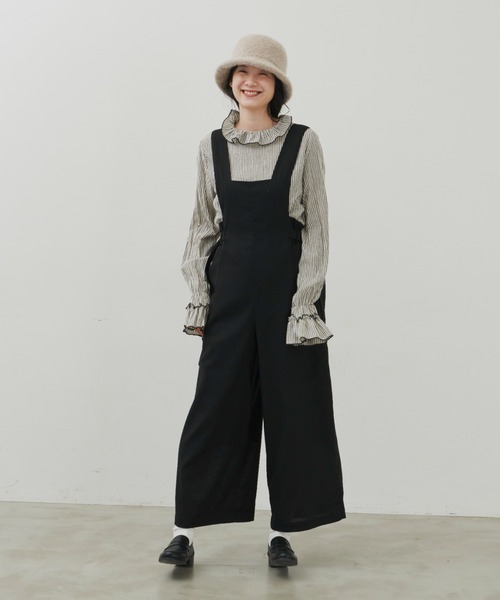 Libra Cue(リブラ キュー)の「“ドライタッチサロペット” ウエスト位置を高く見せてくれるデザインと、サラリとしたコットン素材が大人カジュアルを叶えるサロペット(サロペット/オーバーオール・レディース・ブラック/アイボリー・FREE)」の19枚目の写真