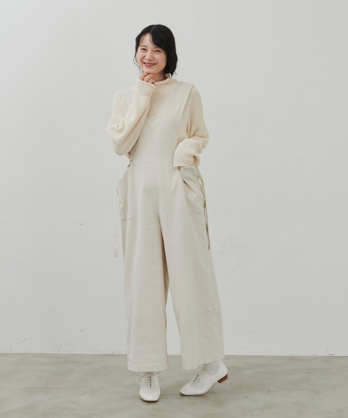 Libra Cue(リブラ キュー)の「“ドライタッチサロペット” ウエスト位置を高く見せてくれるデザインと、サラリとしたコットン素材が大人カジュアルを叶えるサロペット(サロペット/オーバーオール・レディース・ブラック/アイボリー・FREE)」の5枚目の写真