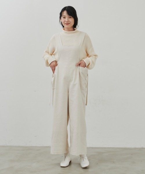 Libra Cue(リブラ キュー)の「“ドライタッチサロペット” ウエスト位置を高く見せてくれるデザインと、サラリとしたコットン素材が大人カジュアルを叶えるサロペット(サロペット/オーバーオール・レディース・ブラック/アイボリー・FREE)」の21枚目の写真