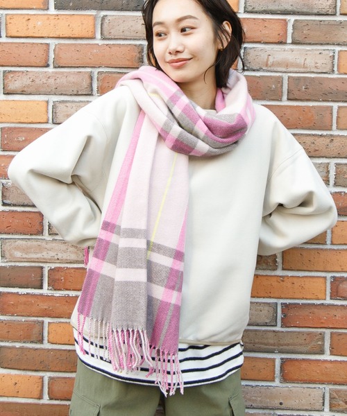 niko and...（ニコアンド）の「オリジナルチェックストール（ストール/ショール・レディース・ネイビー/グレー/オフホワイト/ピンク/ベビーピンク/サックスブルー/キャメル/チャコール・0）」の8枚目の写真
