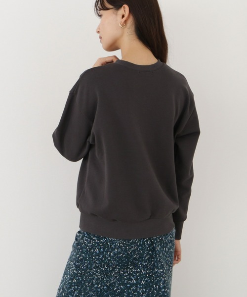 NATURAL BEAUTY BASIC(ナチュラルビューティーベーシック)の「ロゴ裏毛プルオーバー(スウェット・レディース・チャコールグレー/グレー/オフホワイト・MEDIUM)」の14枚目の写真