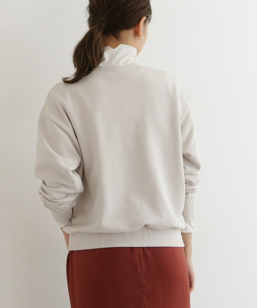 NATURAL BEAUTY BASIC(ナチュラルビューティーベーシック)の「ロゴ裏毛プルオーバー(スウェット・レディース・チャコールグレー/グレー/オフホワイト・MEDIUM)」の13枚目の写真