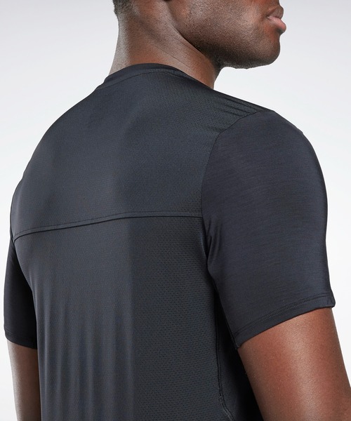 Reebok(リーボック)の「ランニング アクティブチル アスリート Tシャツ / Running Activchill Athlete T-Shirt(Tシャツ/カットソー・メンズ・オレンジ/ブラック・LARGE/X-LARGE/MEDIUM/XXX-LARGE/SMALL/X-SMALL/XX-LARGE)」の5枚目の写真
