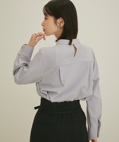 VIS（ビス）の「【EASY CARE】ビッグ釦バンドカラーシャツ（シャツ/ブラウス・レディース・ダークブラウン/サックスブルー/キナリ・FREE）」の4枚目の写真