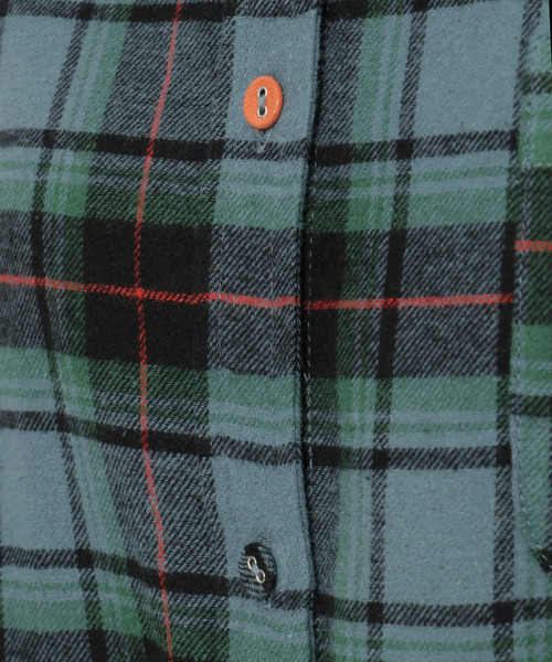 LBC（エルビーシー）の「配色ボタンチェックネルシャツ（シャツ/ブラウス・レディース・チャコールグレー/グリーン/モカ・M）」の11枚目の写真