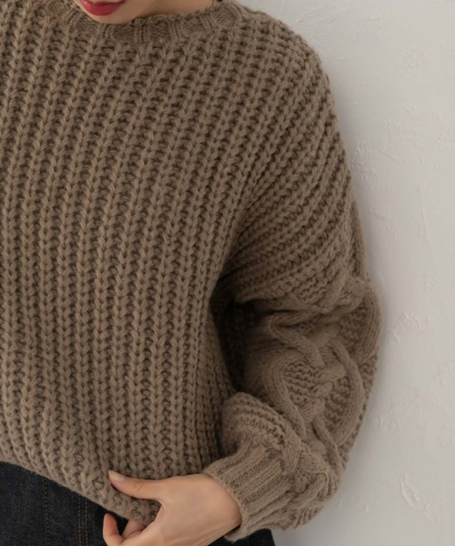 fifth（フィフス）の「袖ケーブルあぜ編みボリュームニット（ニット/セーター・レディース・グリーン/アイボリー/モカ・M）」の7枚目の写真