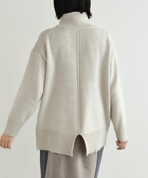 バックスリットハイネックニット