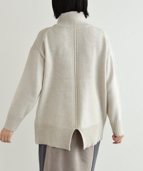 INTERPLANET（インタープラネット）の「バックスリットハイネックニット（ニット/セーター・レディース・ベージュ/オレンジ/モカ/アイボリー/ブルー・FREE）」の2枚目の写真