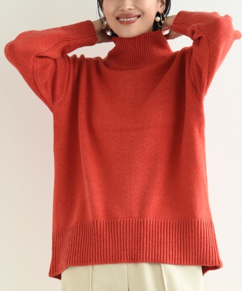 INTERPLANET（インタープラネット）の「バックスリットハイネックニット（ニット/セーター・レディース・ベージュ/オレンジ/モカ/アイボリー/ブルー・FREE）」の6枚目の写真