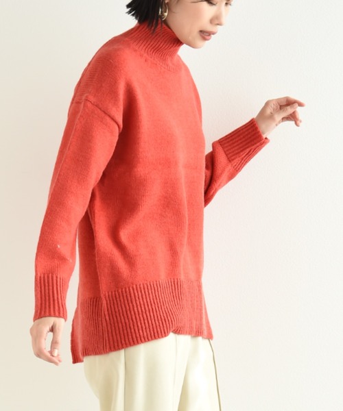 INTERPLANET（インタープラネット）の「バックスリットハイネックニット（ニット/セーター・レディース・ベージュ/オレンジ/モカ/アイボリー/ブルー・FREE）」の7枚目の写真