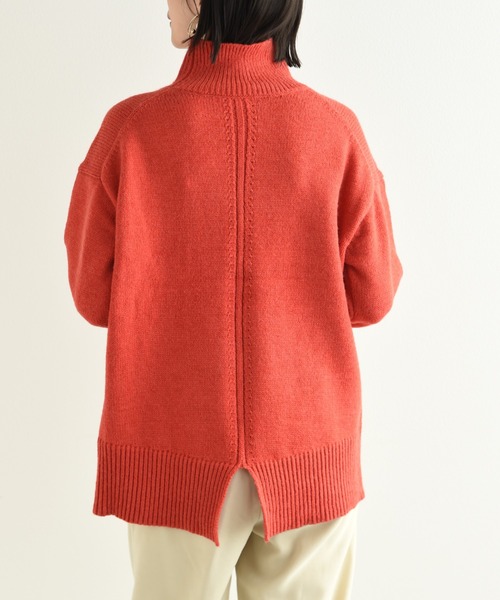 INTERPLANET（インタープラネット）の「バックスリットハイネックニット（ニット/セーター・レディース・ベージュ/オレンジ/モカ/アイボリー/ブルー・FREE）」の8枚目の写真