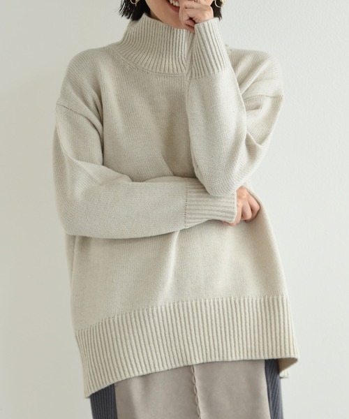 INTERPLANET（インタープラネット）の「バックスリットハイネックニット（ニット/セーター・レディース・ベージュ/オレンジ/モカ/アイボリー/ブルー・FREE）」の15枚目の写真