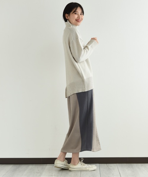 INTERPLANET（インタープラネット）の「バックスリットハイネックニット（ニット/セーター・レディース・ベージュ/オレンジ/モカ/アイボリー/ブルー・FREE）」の17枚目の写真