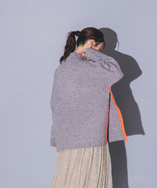 hunch(ハンチ)の「サイドバイカラーメランジニット | 秋冬 長袖 クルーネック ゆったり リサイクルポリ オーバーサイズ(ニット/セーター・レディース・ベージュ/グレー/ライム・FREE)」の5枚目の写真