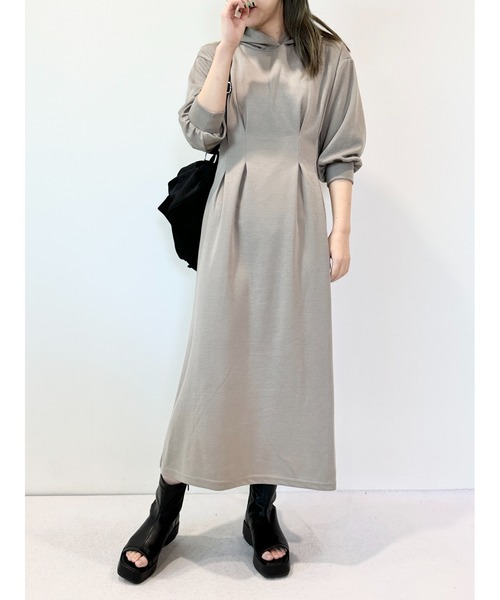 CECIL McBEE（セシルマクビー）の「ウエストタックフーディーワンピース（ワンピース・レディース・カーキ/グレイッシュベージュ/ブラック・MEDIUM/LARGE）」の3枚目の写真