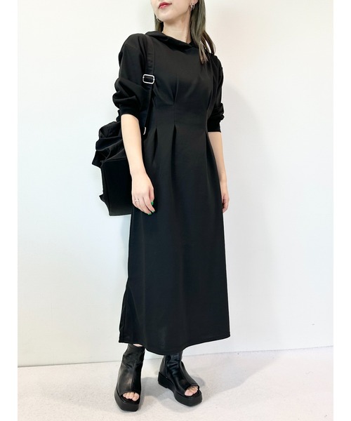 CECIL McBEE（セシルマクビー）の「ウエストタックフーディーワンピース（ワンピース・レディース・カーキ/グレイッシュベージュ/ブラック・MEDIUM/LARGE）」の2枚目の写真