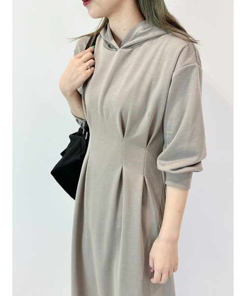 CECIL McBEE（セシルマクビー）の「ウエストタックフーディーワンピース（ワンピース・レディース・カーキ/グレイッシュベージュ/ブラック・MEDIUM/LARGE）」の14枚目の写真