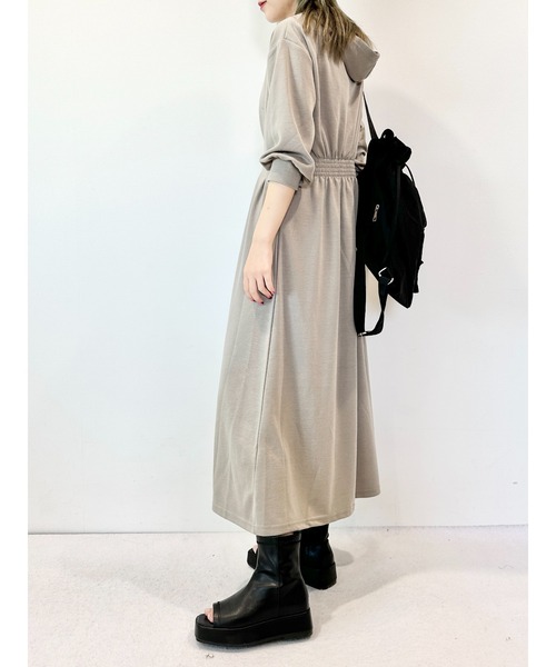 CECIL McBEE（セシルマクビー）の「ウエストタックフーディーワンピース（ワンピース・レディース・カーキ/グレイッシュベージュ/ブラック・MEDIUM/LARGE）」の16枚目の写真