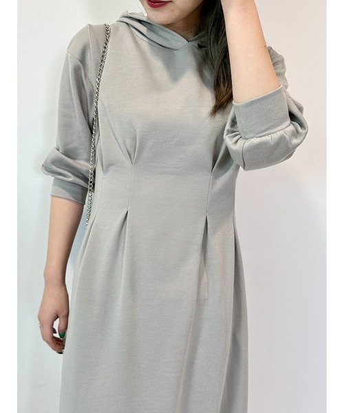 CECIL McBEE（セシルマクビー）の「ウエストタックフーディーワンピース（ワンピース・レディース・カーキ/グレイッシュベージュ/ブラック・MEDIUM/LARGE）」の8枚目の写真