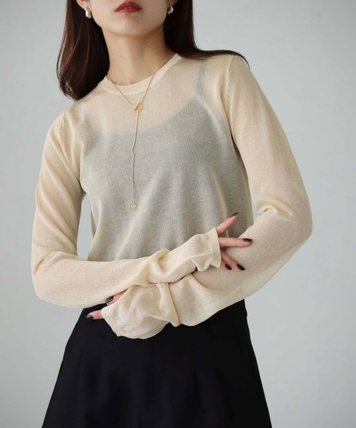 cheriella（シェリエラ）の「【cheriella】WEB限定フィンガーホールシアークルーネックニット（ニット/セーター・レディース・テラコッタ/グリーン/ブルー/アイボリー/ブラック/オフホワイト/ダークグリーン/ワインレッド/カーキ/ライトグレー/ネイビー・M）」の4枚目の写真