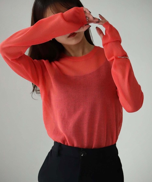 cheriella（シェリエラ）の「【cheriella】WEB限定フィンガーホールシアークルーネックニット（ニット/セーター・レディース・テラコッタ/グリーン/ブルー/アイボリー/ブラック/オフホワイト/ダークグリーン/ワインレッド/カーキ/ライトグレー/ネイビー・M）」の7枚目の写真