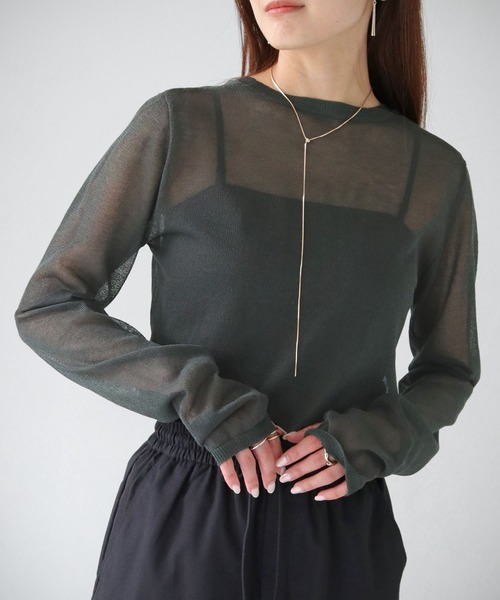 cheriella（シェリエラ）の「【cheriella】WEB限定フィンガーホールシアークルーネックニット（ニット/セーター・レディース・テラコッタ/グリーン/ブルー/アイボリー/ブラック/オフホワイト/ダークグリーン/ワインレッド/カーキ/ライトグレー/ネイビー・M）」の8枚目の写真