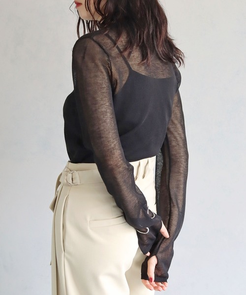 cheriella（シェリエラ）の「【cheriella】WEB限定フィンガーホールシアークルーネックニット（ニット/セーター・レディース・テラコッタ/グリーン/ブルー/アイボリー/ブラック/オフホワイト/ダークグリーン/ワインレッド/カーキ/ライトグレー/ネイビー・M）」の16枚目の写真