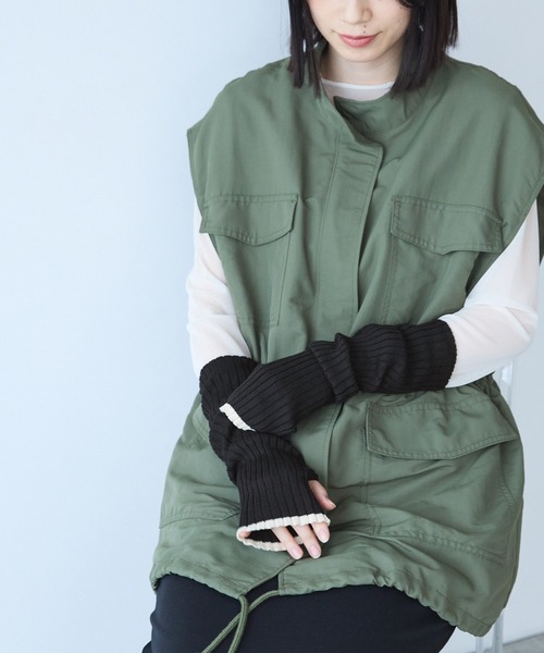 Chaco closet(チャコ クローゼット)の「配色リブ編みサマーニットアームカバー(アームカバー・レディース・オレンジ/ピンク/グリーン/ブラック/アイボリー/グレー/ブルー・FREE)」の8枚目の写真
