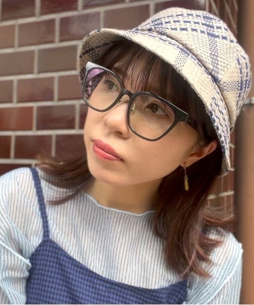 Zoff（ゾフ）の「ウェリントン型 クリアレンズサングラス｜Zoff UV (UV100%カット) ｜ 黒縁メガネ（メガネ・レディース・ブラック/ダークグレー・FREE）」の14枚目の写真