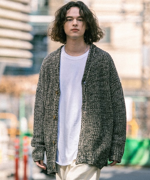 Revo.（レボ）の「Revo. 畦編み 5Gニット ボリュームスリーブ ルーズカーディガン（カーディガン/ボレロ・メンズ・ネイビー/ブラック系その他/パープル/グリーン/グリーン系その他/ベージュ系その他/ブルー/グレー/ダークオレンジ/ブラック/マスタード/ワイン・2/1）」の3枚目の写真