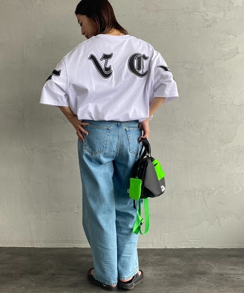 RVCA（ルーカ）の「[RVCA/ルーカ] OE FAKE RVCA バックワッペンロゴTシャツ（Tシャツ/カットソー・レディース・ホワイト/ブラック・M/L/XL）」の3枚目の写真