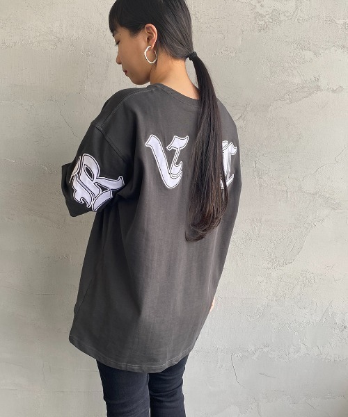 RVCA（ルーカ）の「[RVCA/ルーカ] OE FAKE RVCA バックワッペンロゴTシャツ（Tシャツ/カットソー・レディース・ホワイト/ブラック・M/L/XL）」の5枚目の写真
