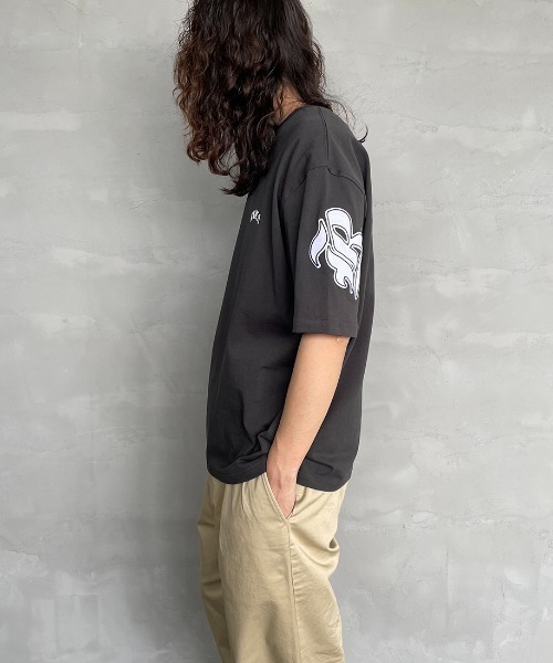 RVCA（ルーカ）の「[RVCA/ルーカ] OE FAKE RVCA バックワッペンロゴTシャツ（Tシャツ/カットソー・レディース・ホワイト/ブラック・M/L/XL）」の7枚目の写真