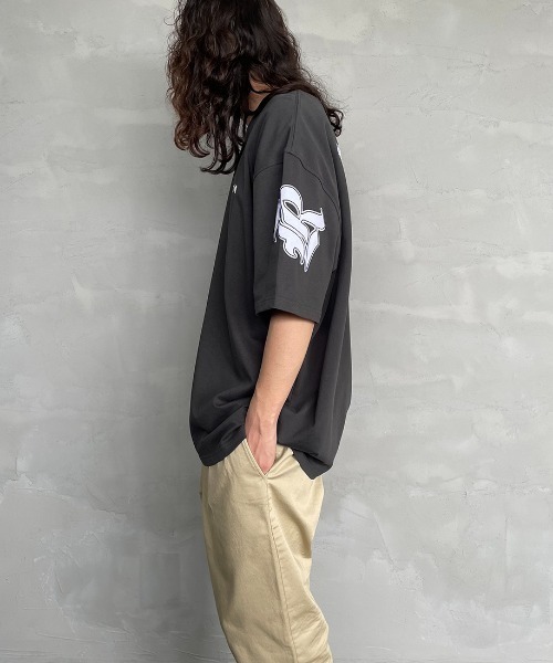 RVCA（ルーカ）の「[RVCA/ルーカ] OE FAKE RVCA バックワッペンロゴTシャツ（Tシャツ/カットソー・レディース・ホワイト/ブラック・M/L/XL）」の21枚目の写真