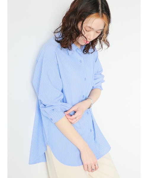 Samansa Mos2 blue（サマンサモスモスブルー）の「マルチスタイルシャツ（シャツ/ブラウス・レディース・ベージュ/ネイビー/チャコール/ブラック/サックスブルー/オフホワイト/ブルー・MEDIUM/LARGE）」の6枚目の写真