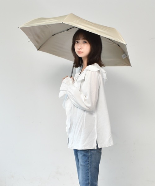 Waterfront(ウォーターフロント)の「晴雨兼用 極軽カーボン(中面コーティング)(折りたたみ傘・レディース・ブラック/ブラウン/ベージュ/グリーン/レッド/ピンク/ネイビー・FREE)」の4枚目の写真