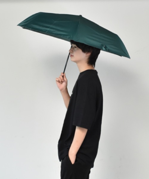 Waterfront(ウォーターフロント)の「晴雨兼用 極軽カーボン(中面コーティング)(折りたたみ傘・レディース・ブラック/ブラウン/ベージュ/グリーン/レッド/ピンク/ネイビー・FREE)」の1枚目の写真