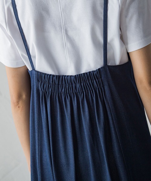 socolla（ソコラ）の「【socolla】【WEB別注】デニムキャミソールワンピース（ワンピース・レディース・ブラック/ネイビー・M）」の7枚目の写真