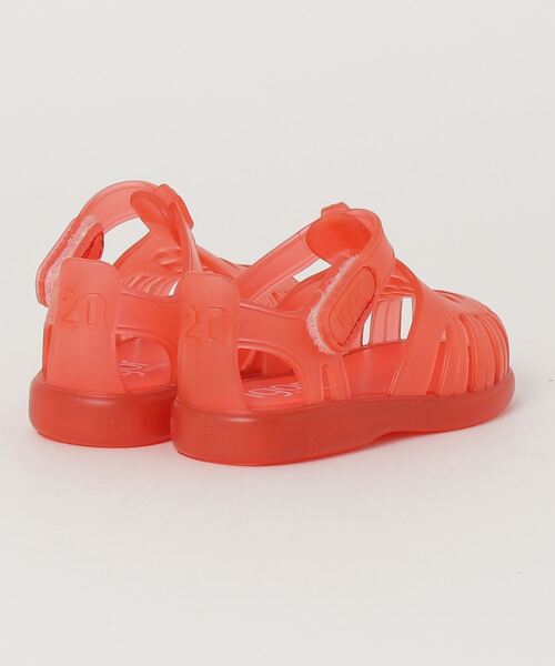 igor（イゴール）の「igor TOBBY VELCRO イゴール トビー サンダル（サンダル・キッズ・レッド/ブルー系1/クリア/レッド系1/イエロー/アクア/ピンク/ネイビー/ブルー/パープル/ブラック/オレンジ・14.5㎝/18cm/13cm/14cm/15cm/12.5cm/17cm/16cm/12cm/16.5cm）」の13枚目の写真