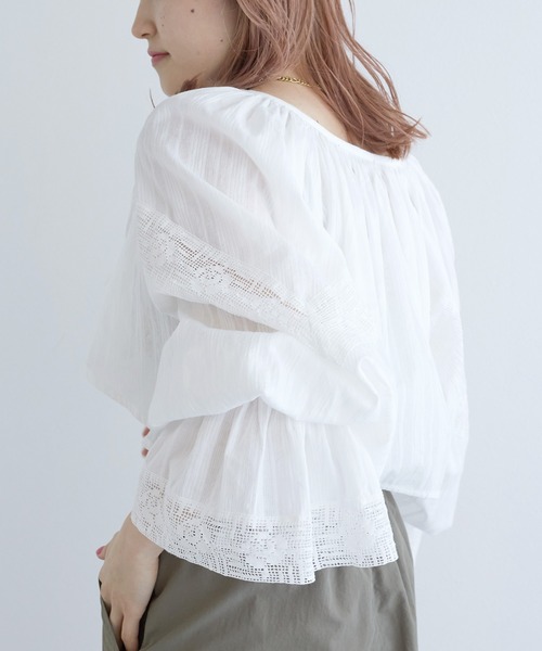 w closet（ダブルクローゼット）の「レースギャザーボレロ（カーディガン/ボレロ・レディース・ブラック/オフホワイト・FREE）」の6枚目の写真