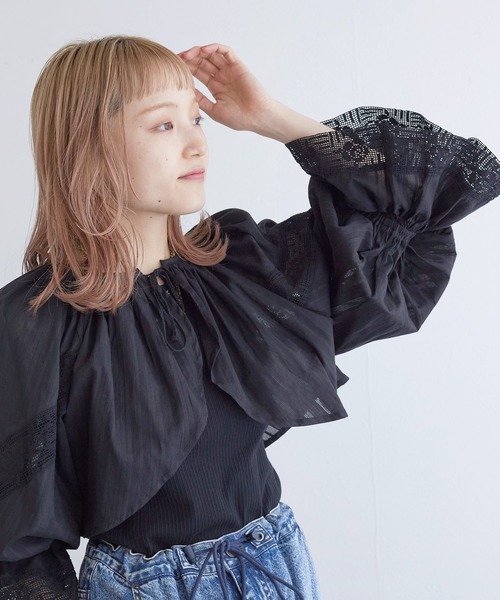 w closet（ダブルクローゼット）の「レースギャザーボレロ